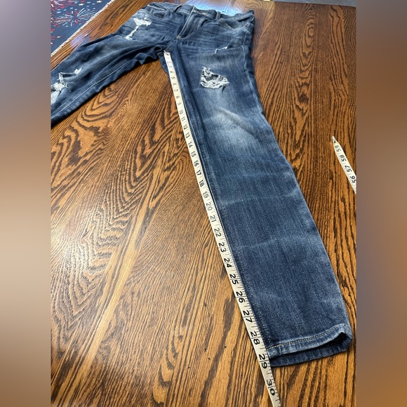 Express women’s 4R high rise legging jean with distressing. Good condition. - Picture 6 of 9